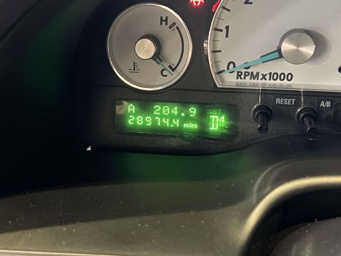 Used 2004 Ford Thunderbird image 25