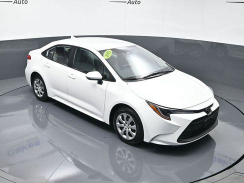 Used 2025 Toyota Corolla LE image 43