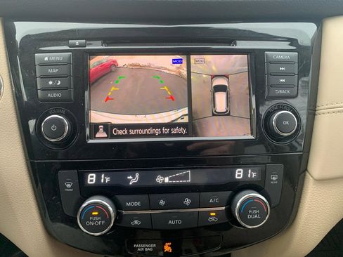 Used 2019 Nissan Rogue SL w/ Premium Package image 13