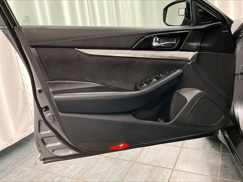 Used 2016 Nissan Maxima SR FWD image 9