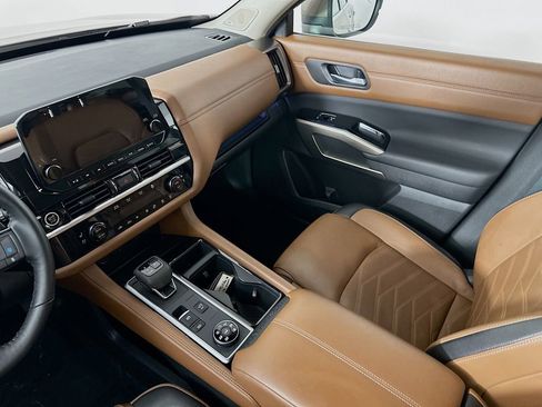 Certified 2024 Nissan Pathfinder Platinum w/ Cargo Package image 34