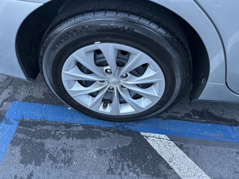 Used 2015 Toyota Camry LE image 3