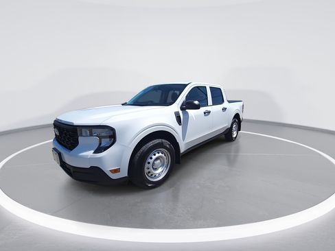 Used 2025 Ford Maverick XL w/ Equipment Group 102A AWD/4WD image 4
