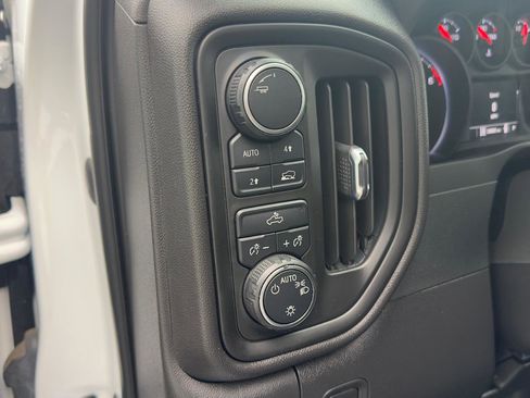 Used 2022 Chevrolet Silverado 1500 Custom image 13