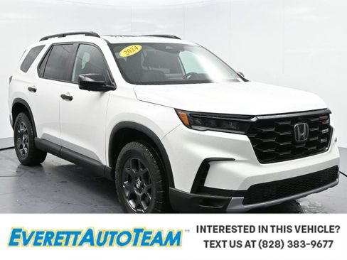 Used 2024 Honda Pilot TrailSport image 1