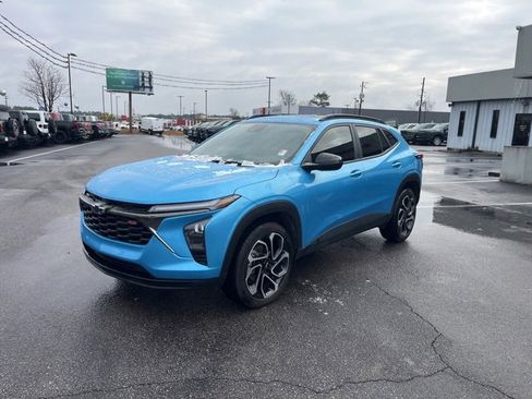 Used 2025 Chevrolet Trax RS w/ Sunroof Package image 37