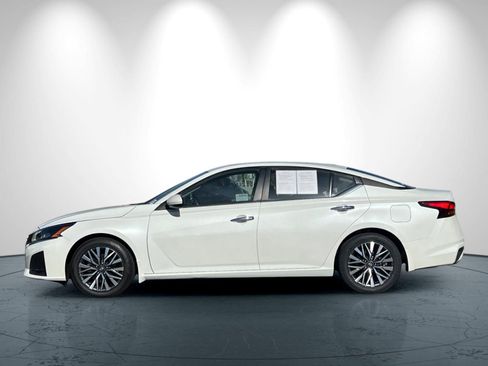 Used 2023 Nissan Altima 2.5 SV w/ SV Premium Package image 7