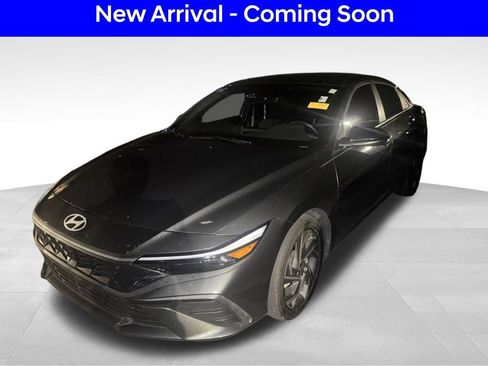 Certified 2025 Hyundai Elantra Sport FWD image 2