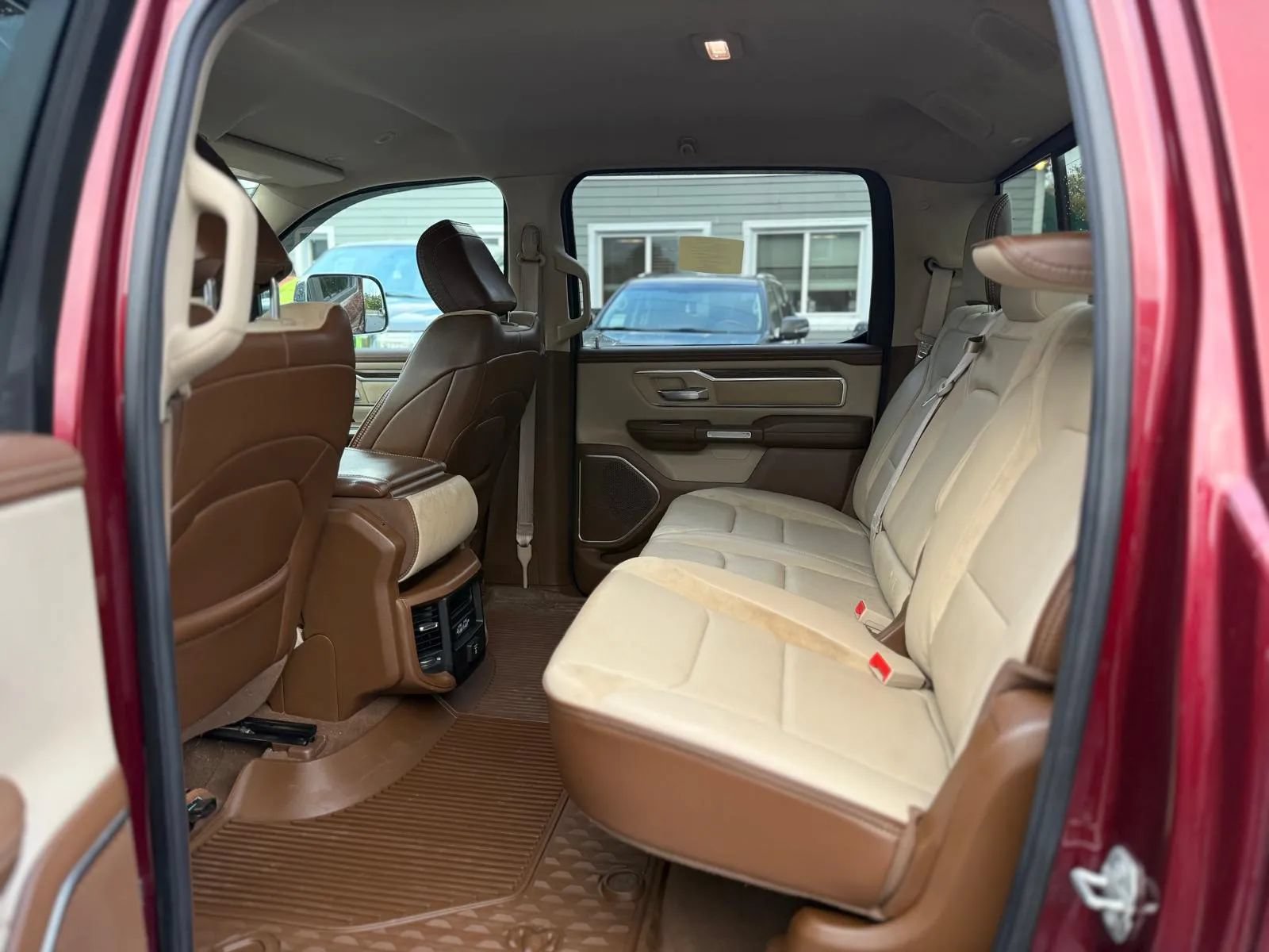 Used 2019 RAM 1500 Laramie AWD/4WD image 12