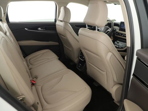 Used 2023 Lincoln Nautilus AWD w/ Premium Package image 19