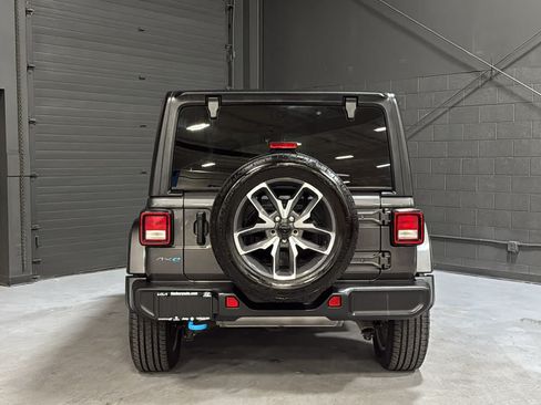 Used 2024 Jeep Wrangler Unlimited w/ Convenience Group AWD/4WD image 5