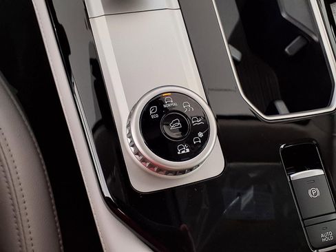 New 2026 Mitsubishi Outlander SEL image 23