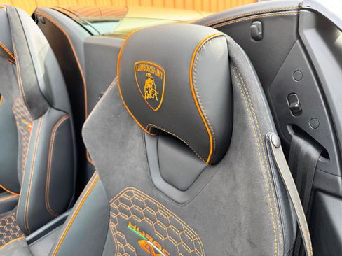 Used 2023 Lamborghini Huracan EVO RWD image 36