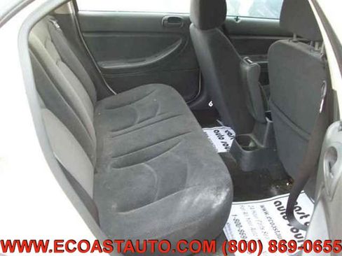 Used 2005 Chrysler Sebring Sedan image 6