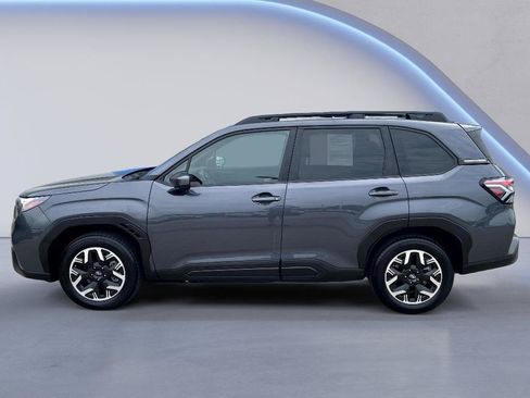 Used 2025 Subaru Forester Premium AWD/4WD image 1