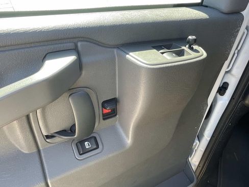 Used 2025 Chevrolet Express 3500 LT w/ LT Preferred Equipment Group RWD image 15