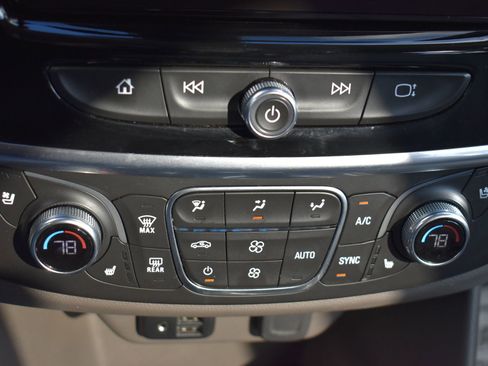 Used 2020 Chevrolet Traverse Premier image 31