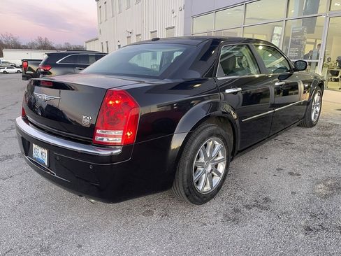 Used 2010 Chrysler 300 C w/ Luxury Group II image 5