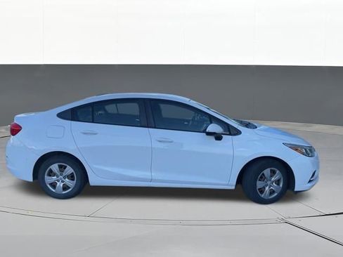 Used 2017 Chevrolet Cruze LS image 4