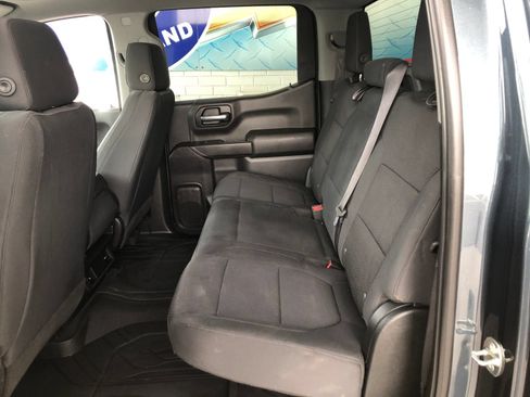 Used 2020 Chevrolet Silverado 1500 Custom w/ Custom Value Package AWD/4WD image 9