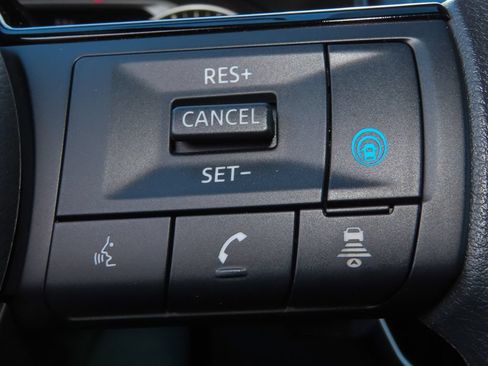 Used 2022 Nissan Rogue SV FWD image 13