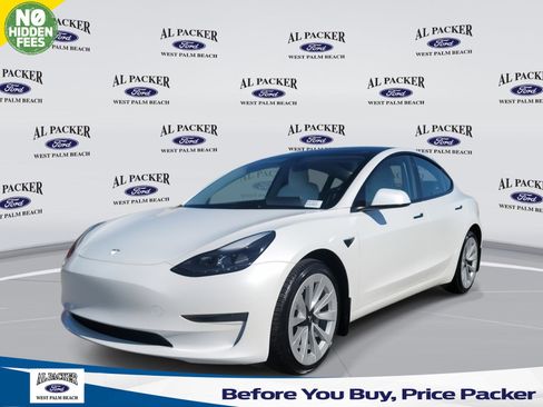 Used 2023 Tesla Model 3 Standard Range image 1