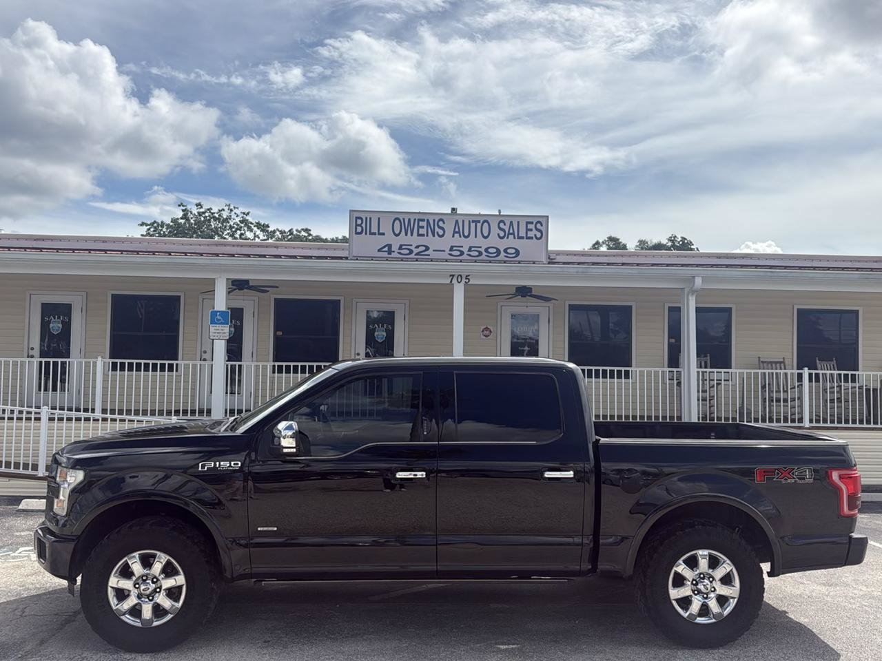 Used 2015 Ford F150 Platinum w/ Equipment Group 701A Luxury AWD/4WD image 2