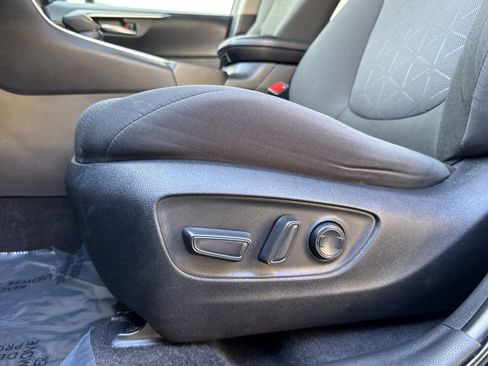 Used 2022 Toyota RAV4 XLE image 14