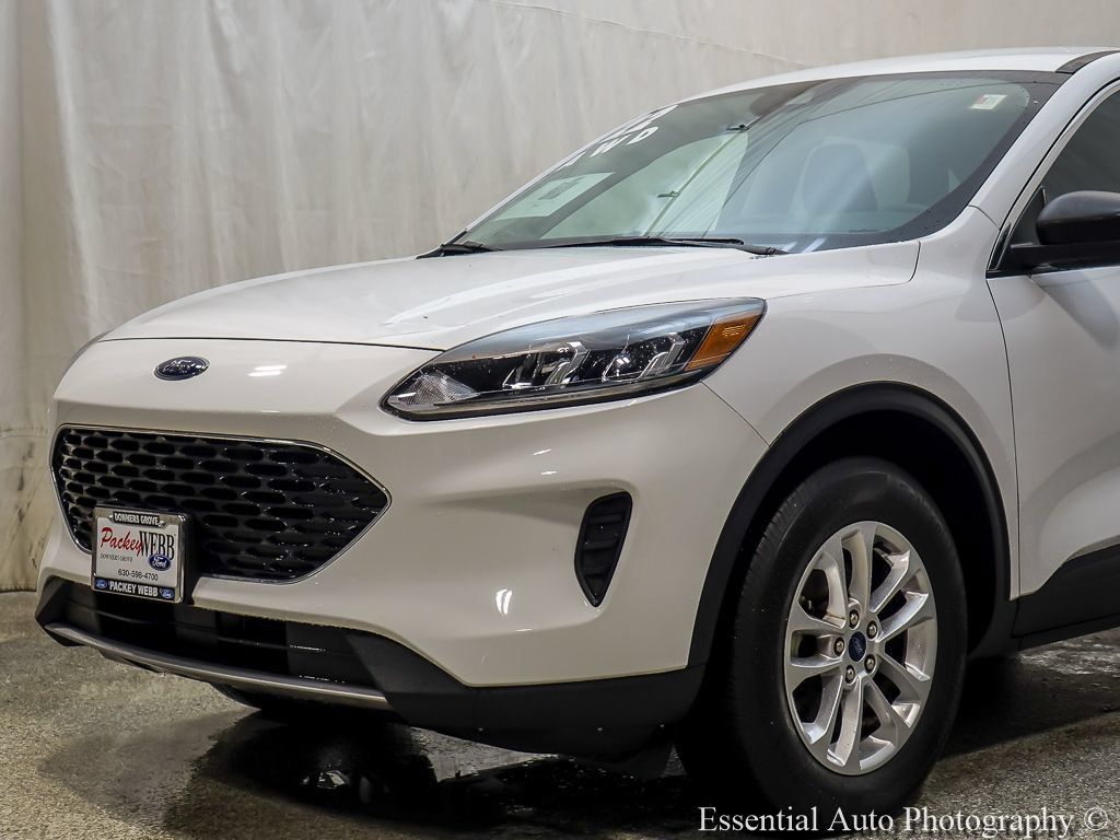 Used 2022 Ford Escape SE w/ Cold Weather Package AWD/4WD image 3