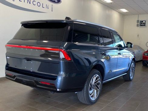 New 2026 Lincoln Navigator Reserve AWD/4WD image 42