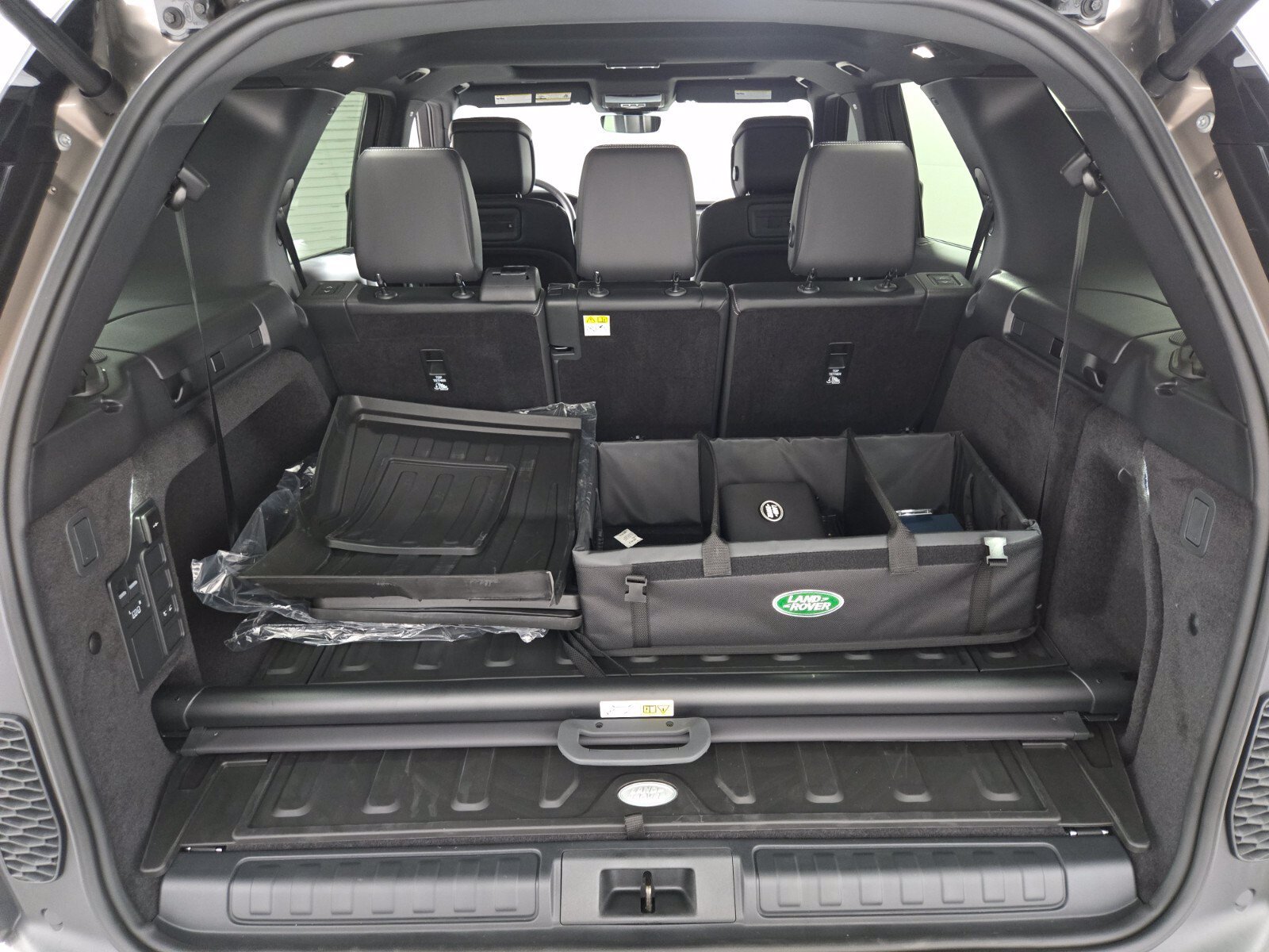 New 2026 Land Rover Discovery Dynamic SE AWD/4WD image 15