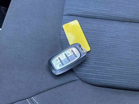 Used 2021 Chrysler Pacifica Touring w/ S Appearance Package image 11