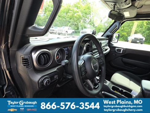 Used 2023 Jeep Gladiator Sport AWD/4WD image 16
