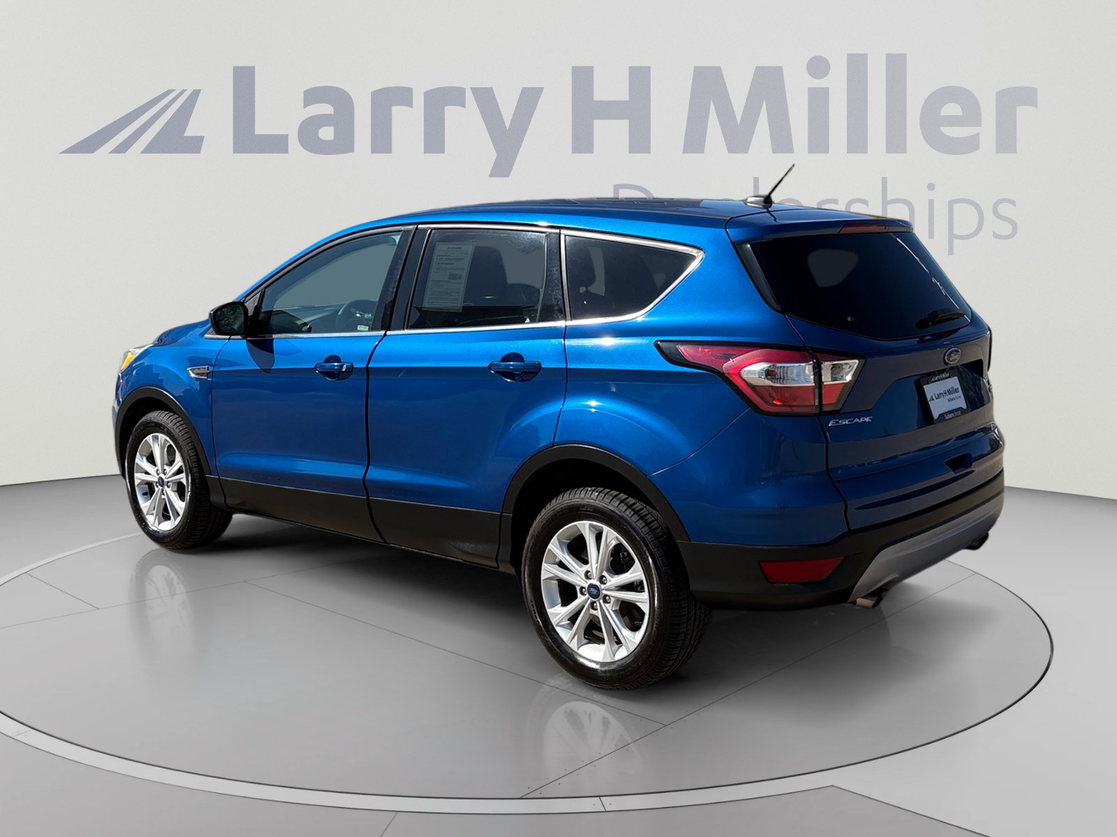 Used 2017 Ford Escape SE AWD/4WD image 3