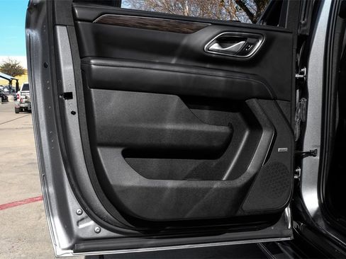 Used 2022 Chevrolet Suburban LT w/ Luxury Package image 50