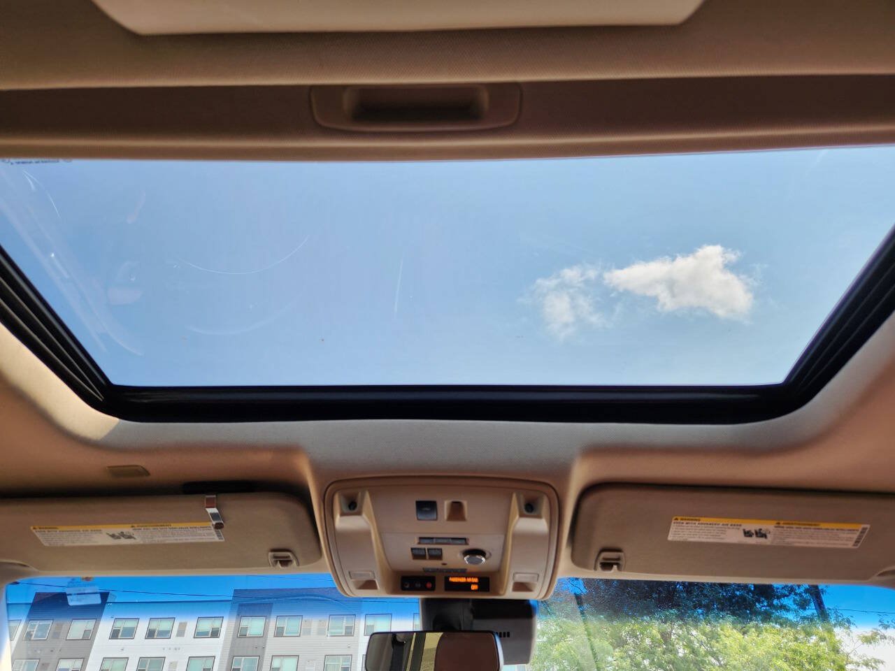 Used 2018 Cadillac Escalade Premium Luxury AWD/4WD image 19