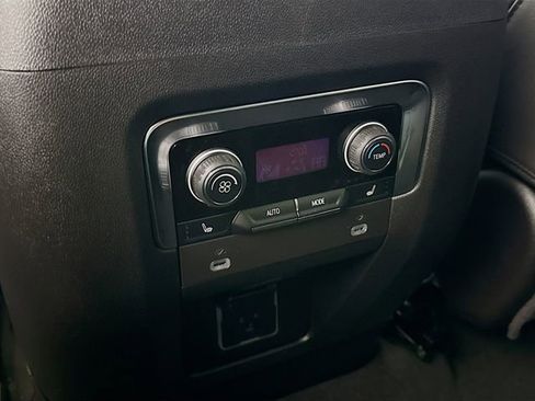Used 2024 Chevrolet Suburban Premier image 28