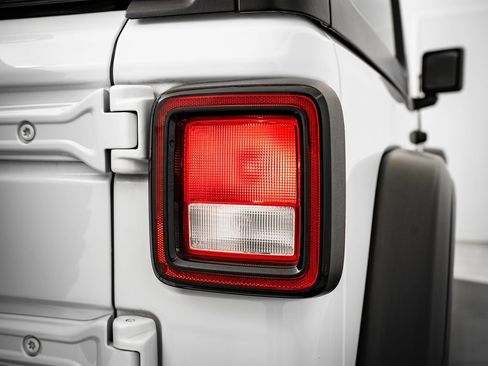 Used 2022 Jeep Wrangler Willys image 9