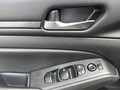 Used 2024 Nissan Altima 2.5 SV FWD image 11