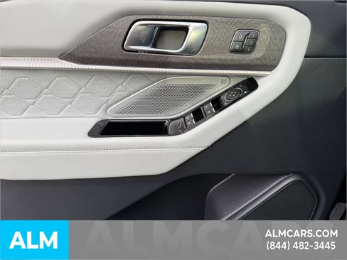 Used 2025 Ford Explorer Platinum w/ Ultimate Package image 24