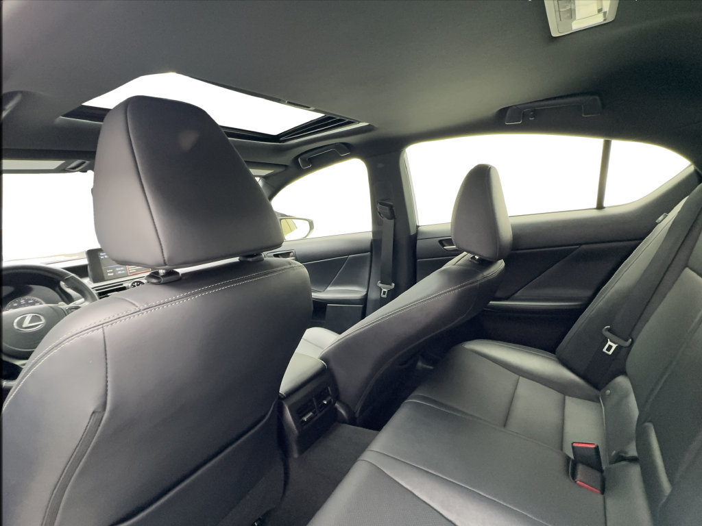 Used 2023 Lexus IS 300 w/ Comfort Package RWD image 26