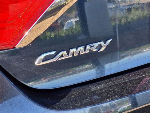 Used 2015 Toyota Camry SE w/ Moonroof Package FWD image 8