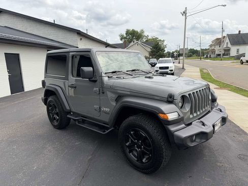 Used 2019 Jeep Wrangler Sport AWD/4WD image 6