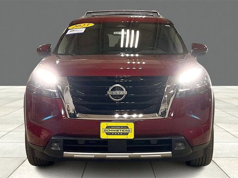 Used 2023 Nissan Pathfinder SL image 3