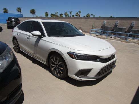 Used 2024 Honda Civic EX image 2