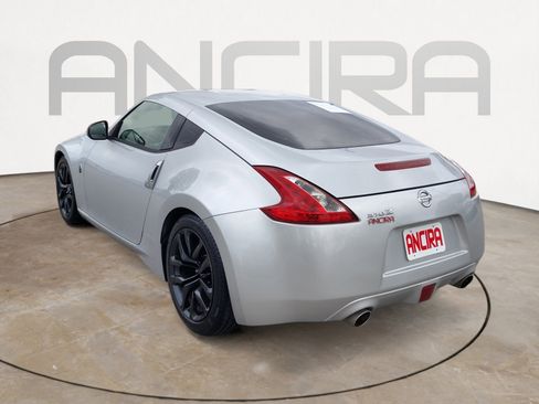 Used 2017 Nissan 370Z Coupe RWD image 11