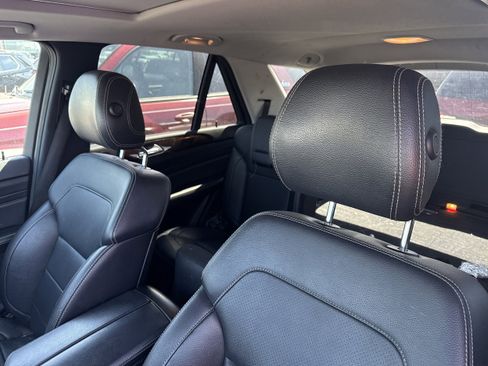 Used 2013 Mercedes-Benz ML 350 BlueTEC 4MATIC image 3