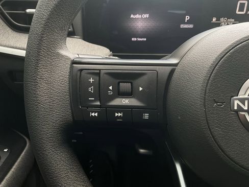 Used 2025 Nissan Kicks SV AWD/4WD image 29