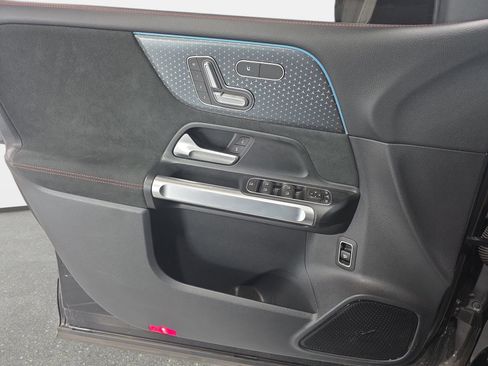 Used 2024 Mercedes-Benz EQB 250+ image 26