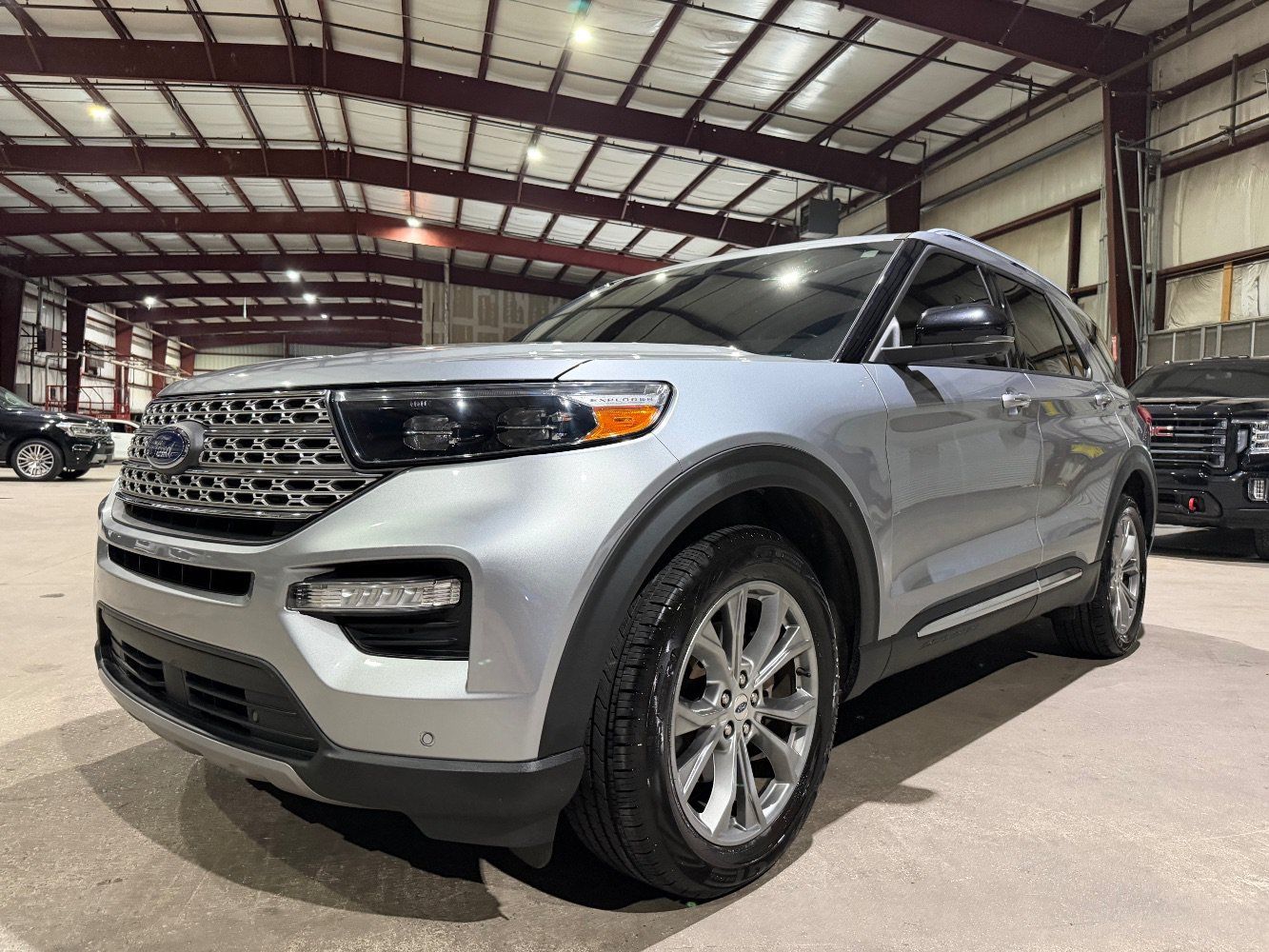Used 2022 Ford Explorer Limited w/ Equipment Group 301A AWD/4WD image 9